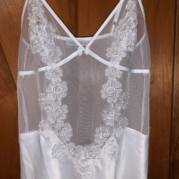 Flora Nikrooz White Bridal Wedding Chemise Nightgown Lingerie - Picture 12 of 16